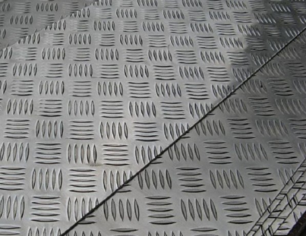 Лист нержавеющий рифленый г/к квинтет 07Х16Н6-Ш 2,5 мм фото